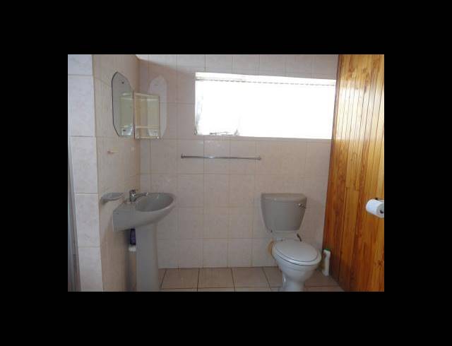 6 BEDROOM HOUSE FOR SALE IN LADYBRAND